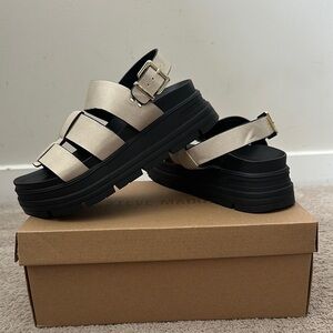 Steve Madden Black and Cream Platform Sandals with Buckle Straps
